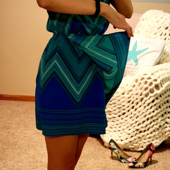 Vibrant Express Mini- Small Beach Essential Item - Picture 3 of 5